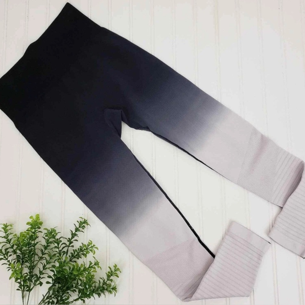 ZYIA ACTIVE women’s size large ombré high waisted leggings